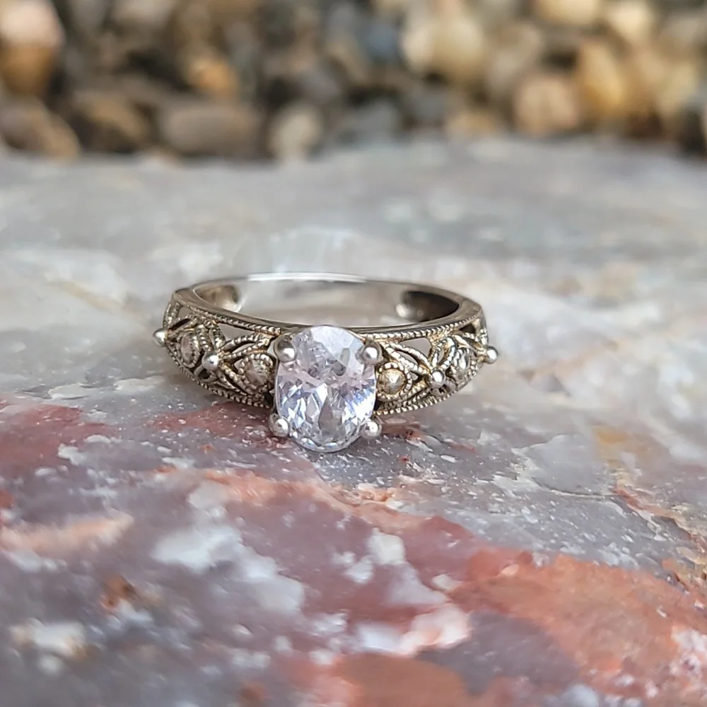 Beautiful Ring - Picture 1 of 5